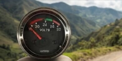 Voltimetro Escala 6-16 12V 52Mm Con Piloto Inteligente Avisa Bateria 15V O 11V